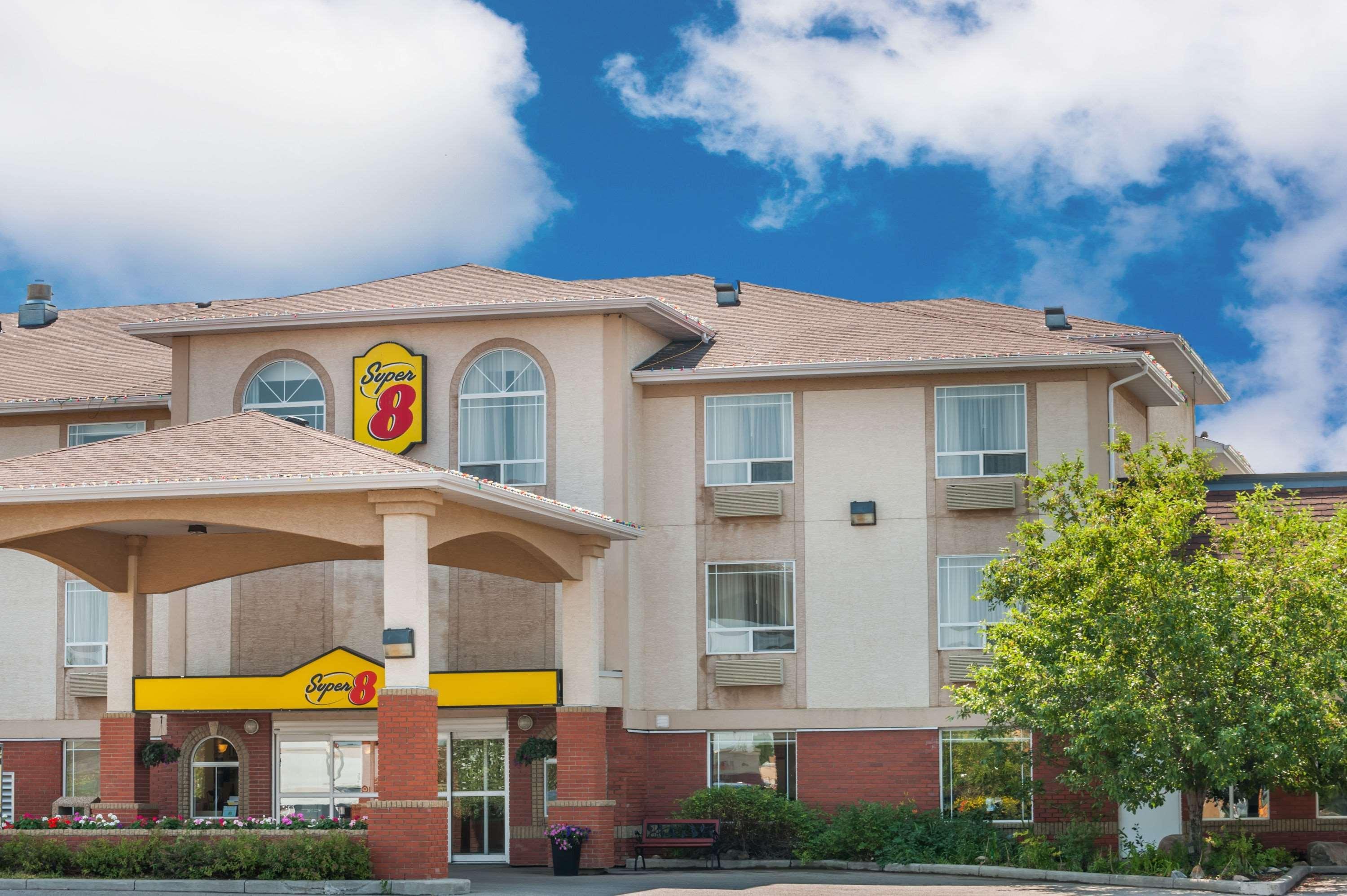 Super 8 By Wyndham High River Ab Buitenkant foto